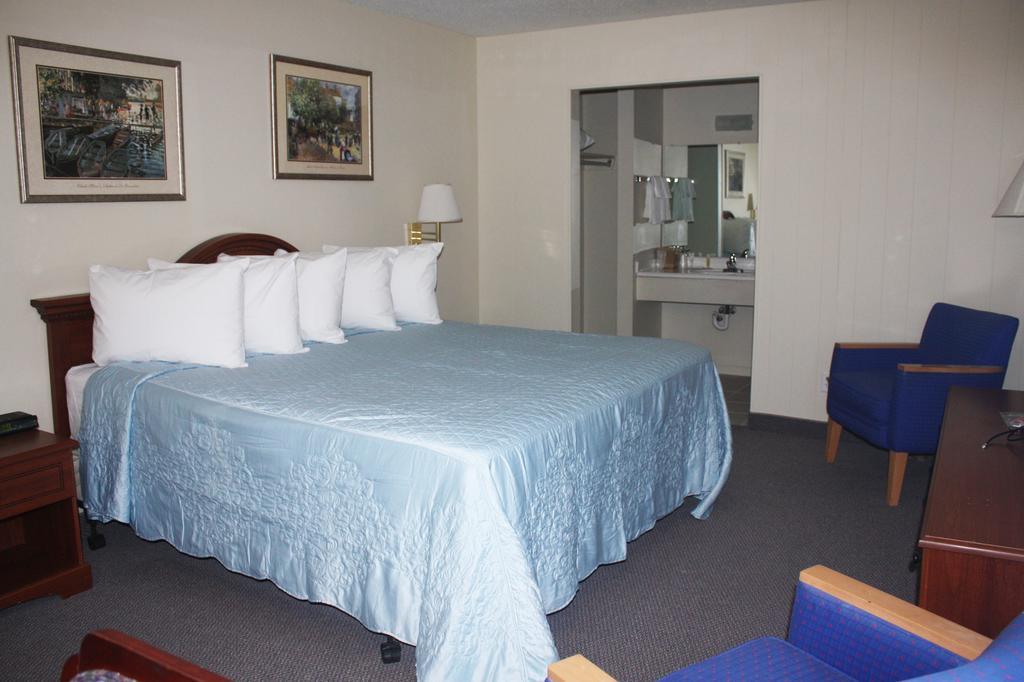 Main Street Lodge And Suites Port Huron Room photo